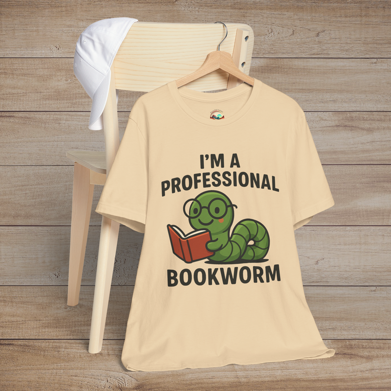 🐛 “I’m a Professional Bookworm” – Fun Graphic Tee for Reading Enthusiasts Soft Cream