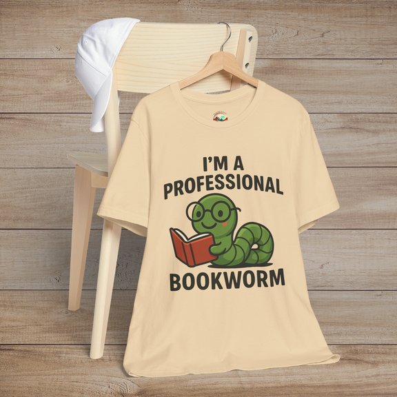 🐛 “I’m a Professional Bookworm” – Fun Graphic Tee for Reading Enthusiasts Soft Cream